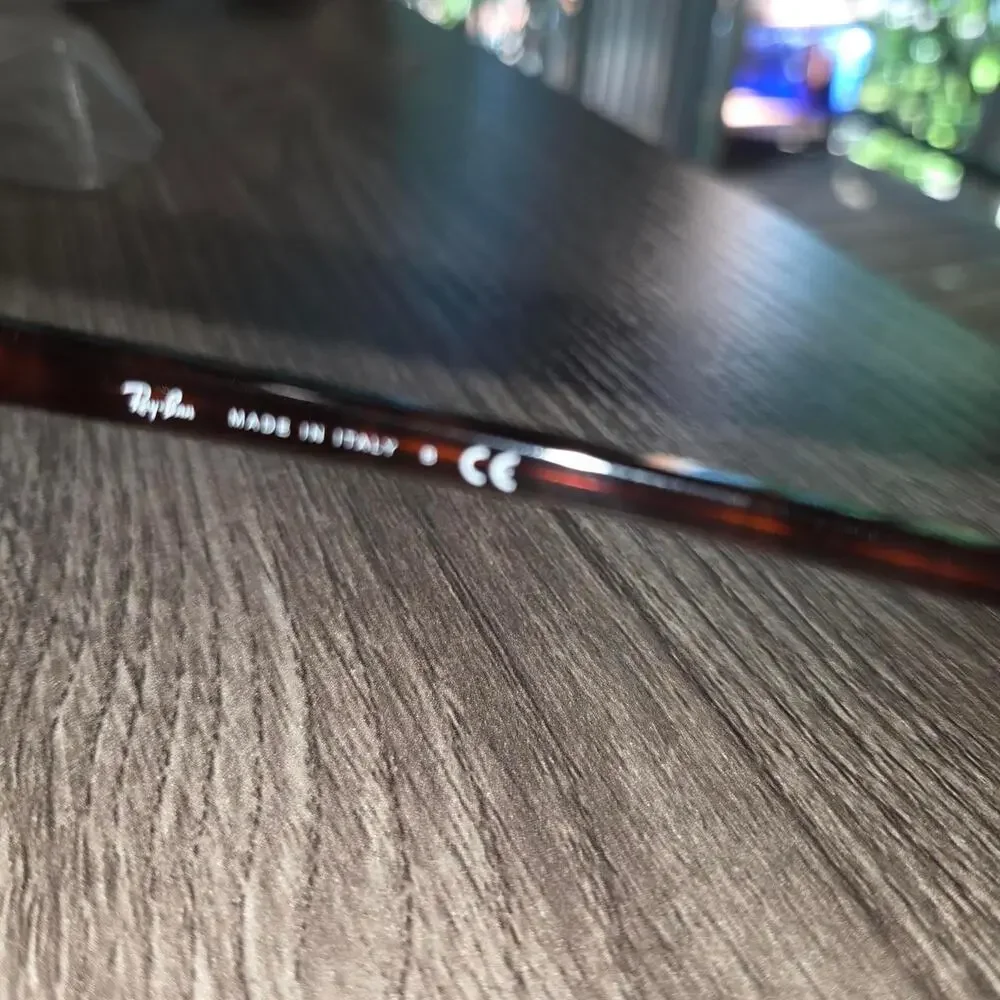These are ray ban clubmaster classic